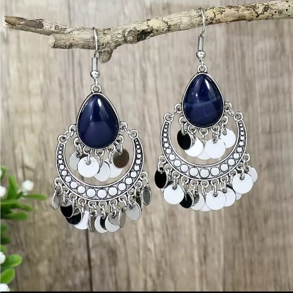 Jewelry - Silver Blue Dangle Earrings